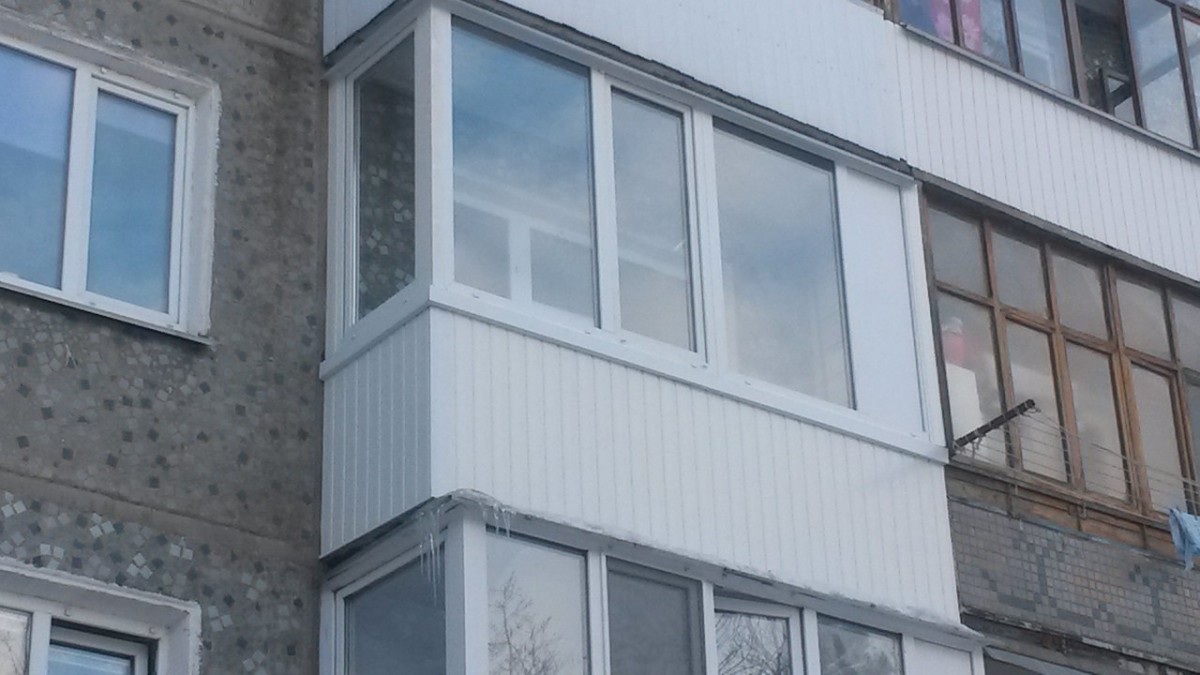 Балкон с парапетом